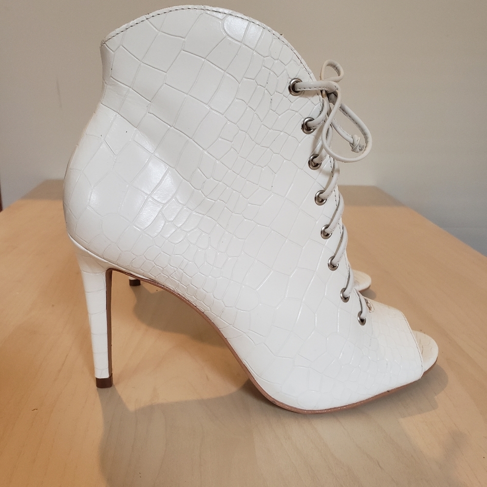 White Croc Embossed 'Roretta' Peep-Toe Bootie by Vince Camuto SIZE 8 - Picture 3 of 8